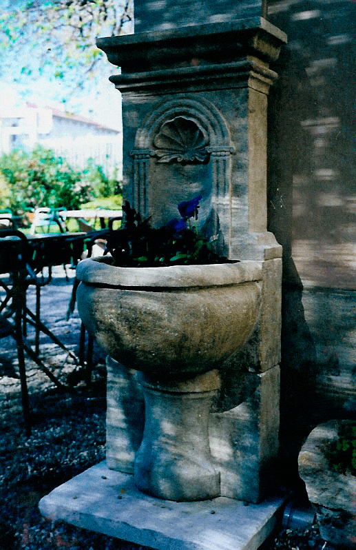 Fontaine Petite Coquille ABFO32 - French Limestone Fountain